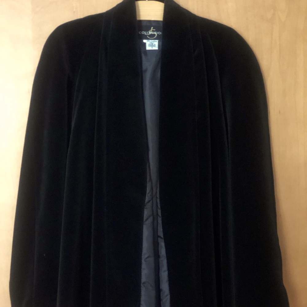 Rediscover your 80s self! Black velvet bohemian hip length evening coat